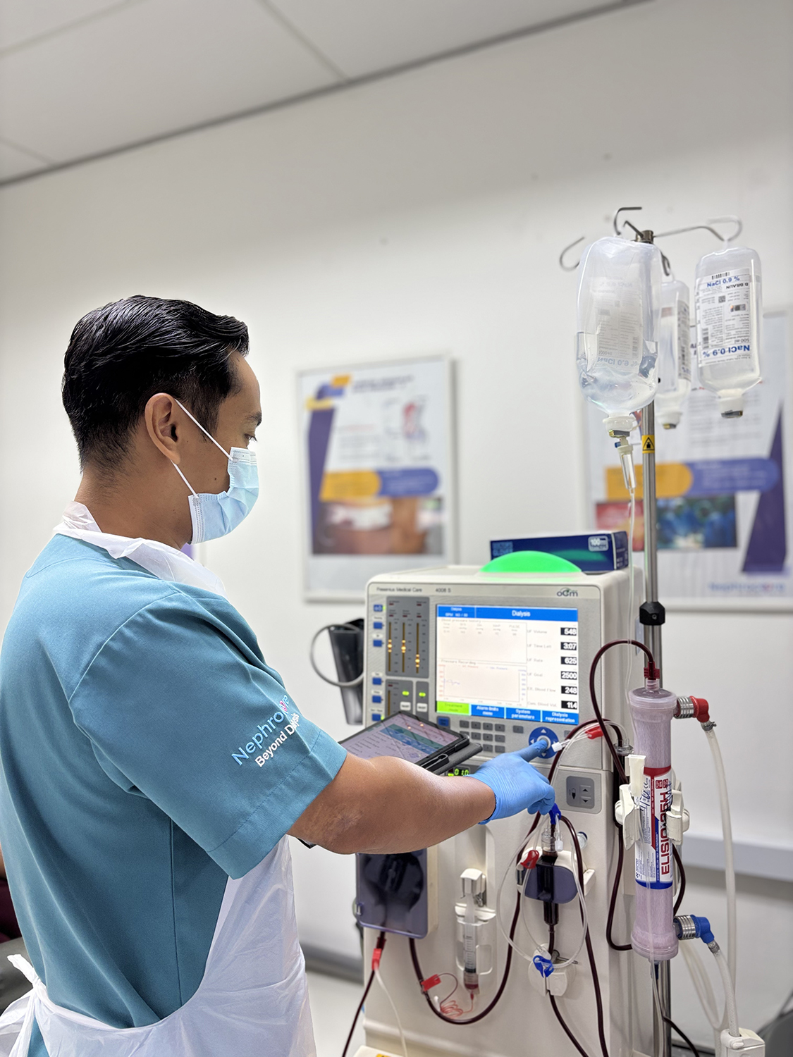 Nephrocare medical staff consulting with a patient
